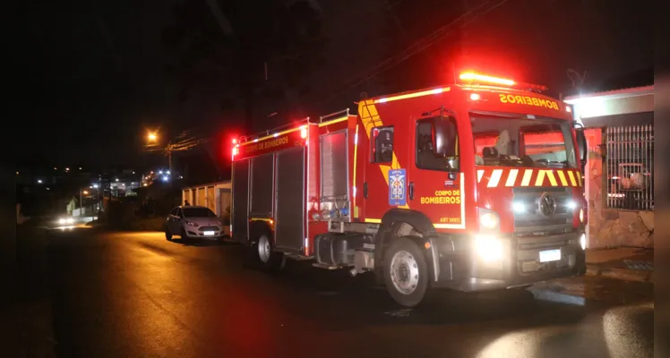 Homem usa areia de gato e evita incêndio em casa de PG