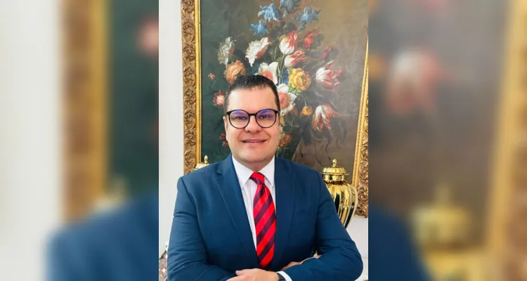 Formado em administração de empresas pela FEI/SP e MBA em Empreendedorismo pela FGV/SP
