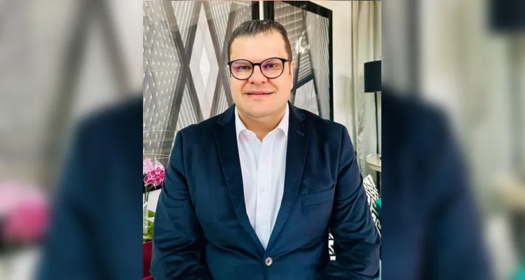 Formado em administração de empresas pela FEI/SP e MBA em Empreendedorismo pela FGV/SP