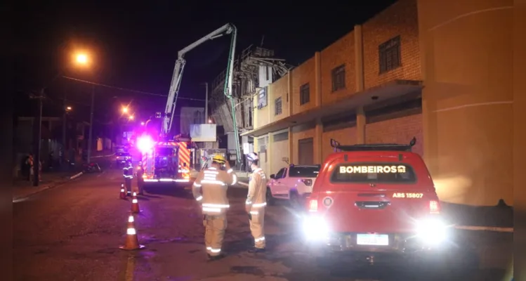 Laje de obra desaba e mobiliza equipe dos Bombeiros em PG