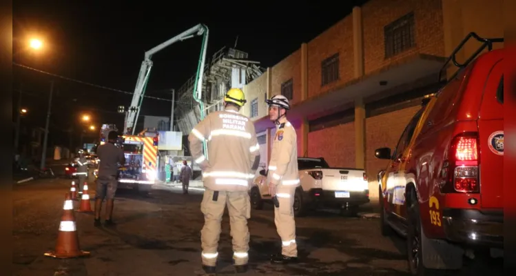 Laje de obra desaba e mobiliza equipe dos Bombeiros em PG