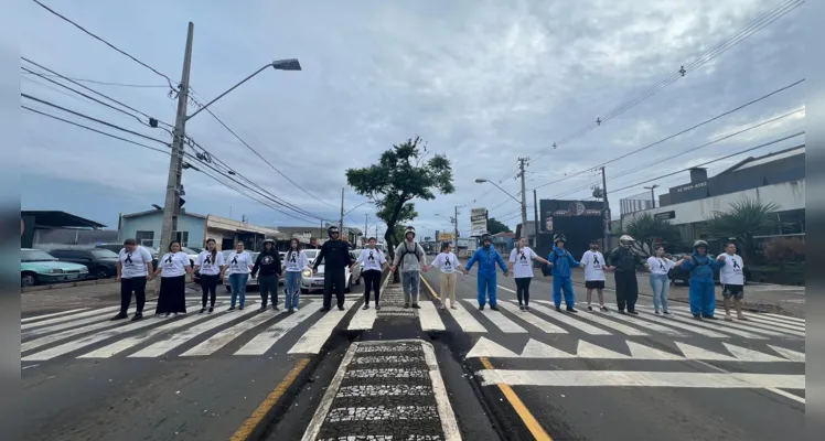 Familiares e motoboys prestam homenagem à vítima de briga em PG