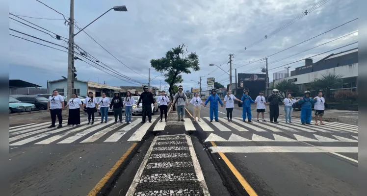 Familiares e motoboys prestam homenagem à vítima de briga em PG