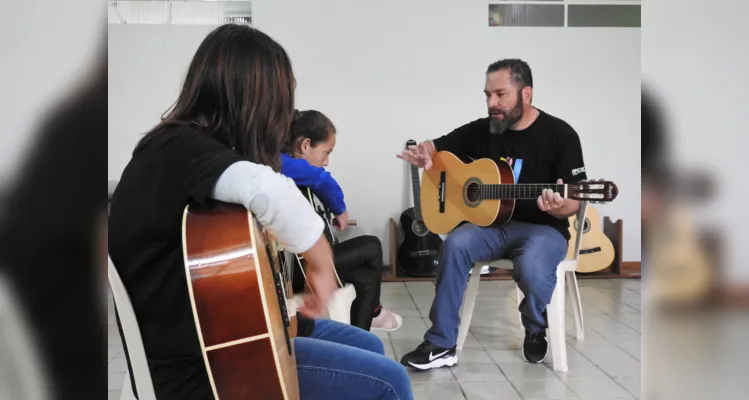 O projeto ‘Música para Todos’ é realizado em parceria com a Vara da Infância e Juventude da cidade 