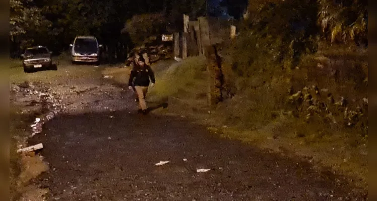 Policiais militares isolaram a área após o homicídio.