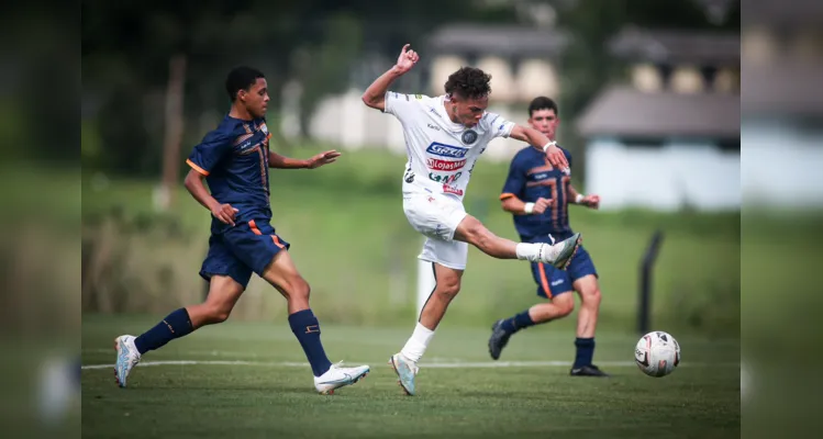Dois gols foram marcados no 1º tempo e outros dois no 2º tempo.
