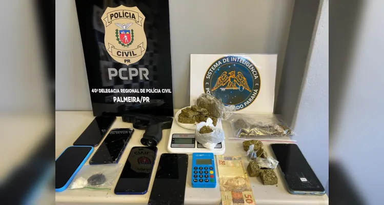 Aparelhos de telefone foram apreendidos pelos agentes de segurança.