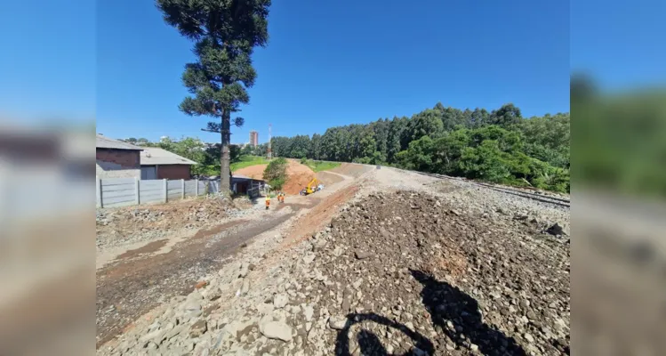 Superintendência de Habitação acompanha obras de restauro da linha férrea e atende moradores das proximidades
