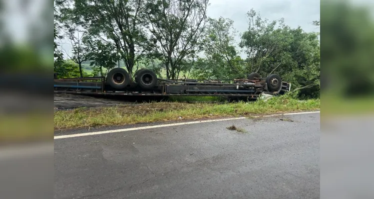 Um acidente na manhã desta sexta-feira (24) resultou na morte de um caminhoneiro, na PRC-487, no município de Manoel Ribas