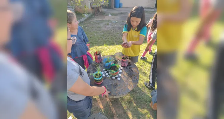 As atividades envolveram a construção de uma horta na escola e a confecção de maquetes conscientizadores 