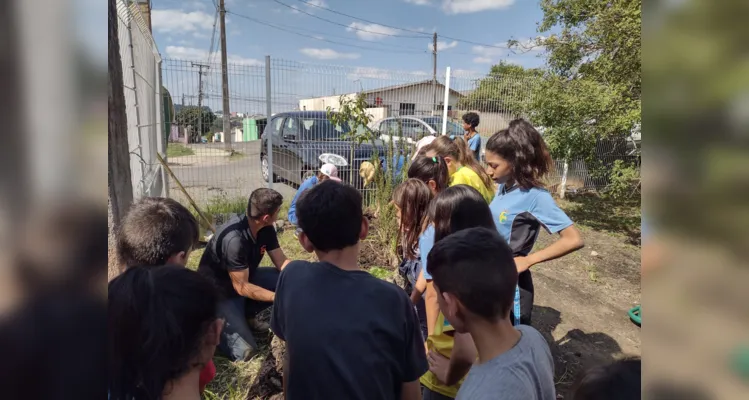 As atividades envolveram a construção de uma horta na escola e a confecção de maquetes conscientizadores 