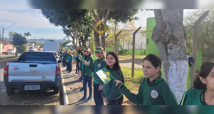 Uso de materiais em sala e ações práticas fora dos muros escolares engajaram os estudantes