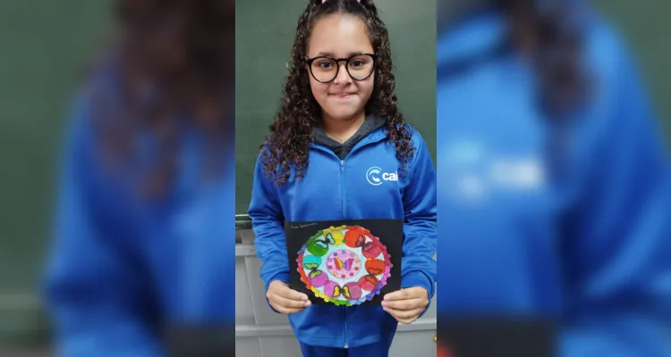 Entre as atividades, os alunos confeccionaram mandalas, uma representação de uma árvore e uma arte feita com papel simbolizando uma lagarta