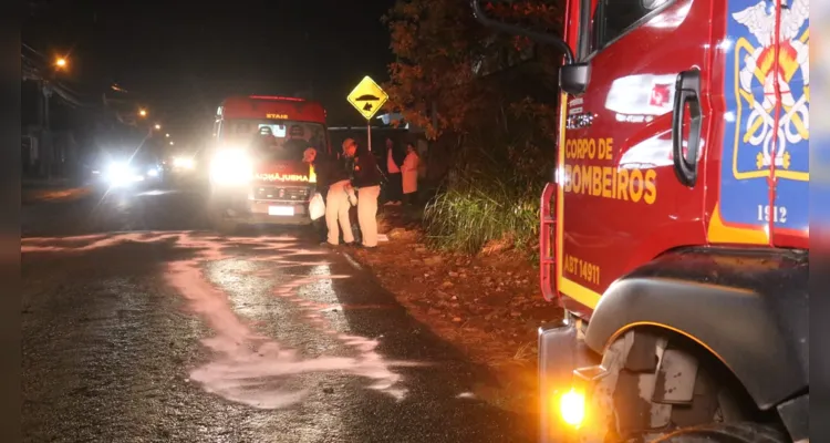 Homem teve ferimentos em uma das pernas após a queda