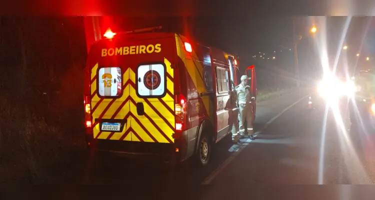 Homem foi atendido por equipes do Samu e Corpo de Bombeiros