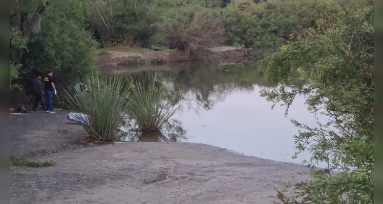 Elielton teria tentado atravessar a lagoa e não conseguiu retornar