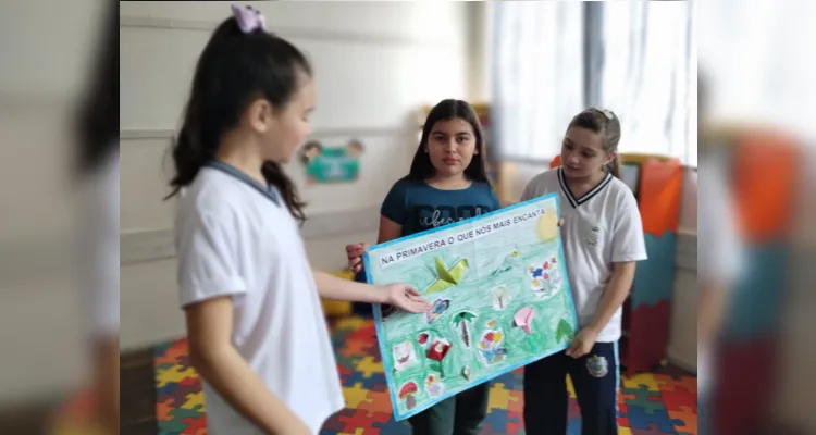 Trabalho foi dividido entre alunos assistindo à videoaula e, na sequência, produzindo acerca do assunto