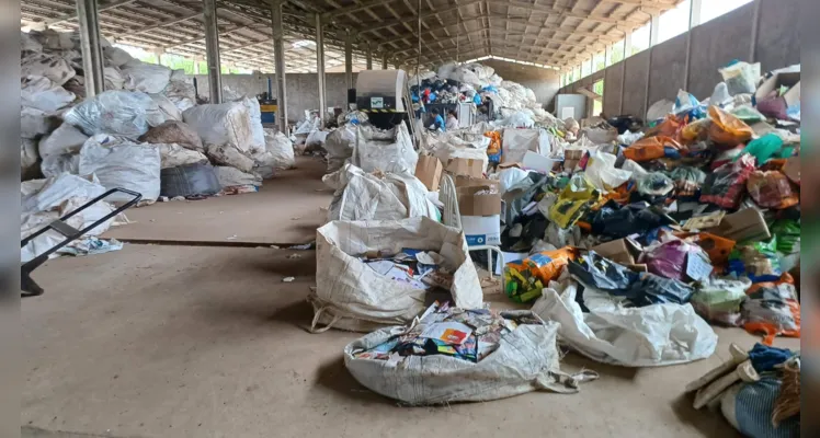 Visita a centro de reciclagem foi fundamental para conscientizar alunos sobre a temática e produzirem o material