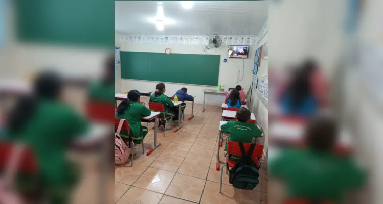 A turma utilizou a videoaula do projeto Vamos Ler para se aprofundar na parte teórica do tema 