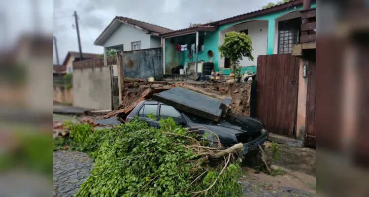 Outras imagens enviadas ao Portal aRede e Jornal da Manhã também mostram outros prejuízos ocasionados aos moradores por conta das condições climáticas