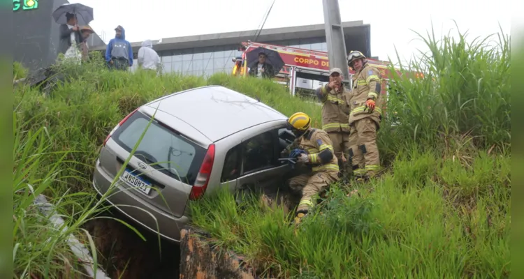 Acidente aconteceu na tarde deste domingo, na avenida Visconde de Taunay