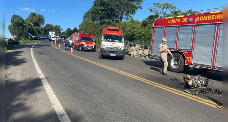 A Polícia Rodoviária foi acionada até o local para prestar atendimento, com apoio de equipes de socorro