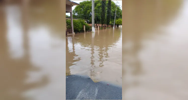 Segundo o município, mais de 300 pessoas já foram afetadas por alagamentos