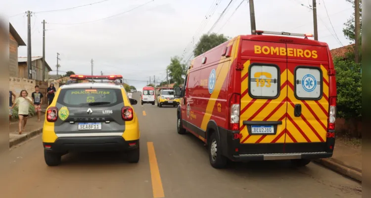 Após receber atendimento de equipes do Corpo de Bombeiros (Siate) e do Samu, o jovem foi levado até o Hospital Regional