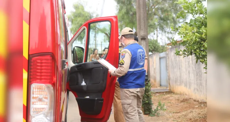 Após receber atendimento de equipes do Corpo de Bombeiros (Siate) e do Samu, o jovem foi levado até o Hospital Regional