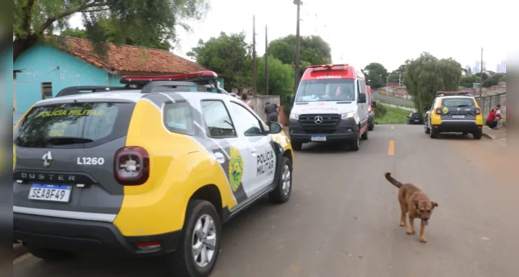 Após receber atendimento de equipes do Corpo de Bombeiros (Siate) e do Samu, o jovem foi levado até o Hospital Regional