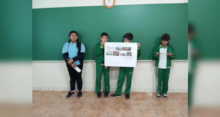 Durante a atividade, foi utilizada uma videoaula do projeto Vamos Ler e confeccionados cartazes sobre o assunto