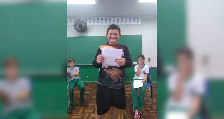 Uma das propostas realizadas pelos alunos consistiu em pesquisas e posterior leitura, em sala, de poemas escolhidos por eles