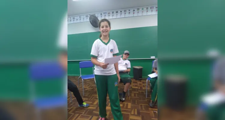 Uma das propostas realizadas pelos alunos consistiu em pesquisas e posterior leitura, em sala, de poemas escolhidos por eles