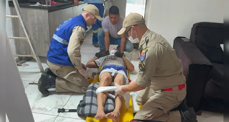 Equipes do Corpo de Bombeiros foram acionadas para o local
