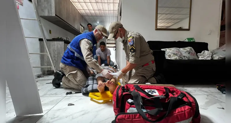 Equipes do Corpo de Bombeiros foram acionadas para o local