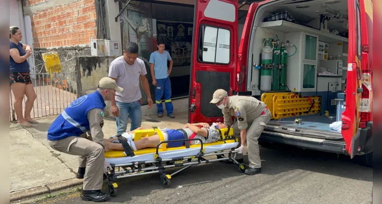 Equipes do Corpo de Bombeiros foram acionadas para o local
