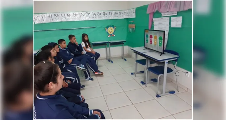 Turma pôde trabalhar com mais uma videoaula do projeto Vamos Ler