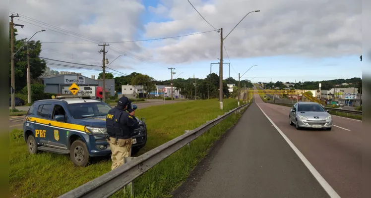 Durante as fiscalizações, 654 motoristas foram flagrados ultrapassando em locais proibidos 