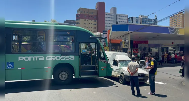 Colisão foi na esquina entre as ruas Sant'Ana e Saldanha Marinho