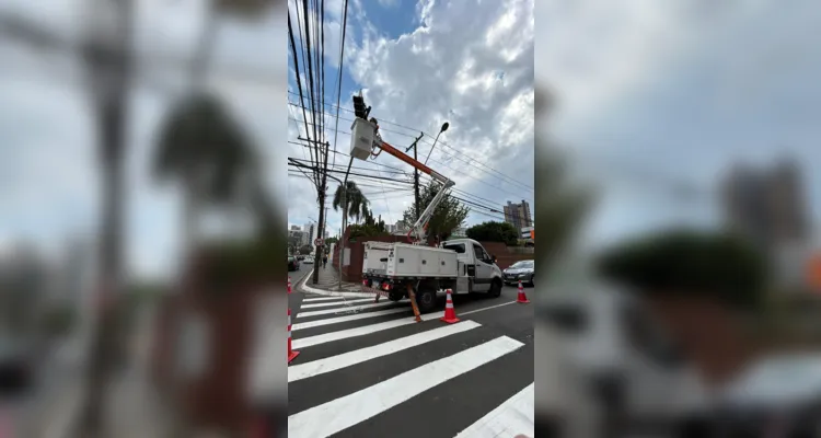 Equipes trabalham na mudança de sentido em ruas da Vila Estrela