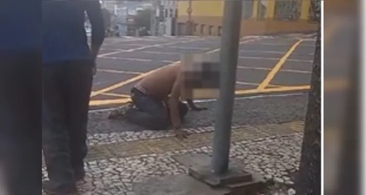 Homem fica em estado grave após levar facada no Centro de PG