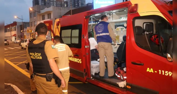 Homem fica em estado grave após levar facada no Centro de PG