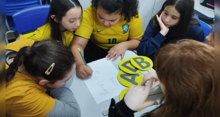 As atividades envolveram toda a escola, que auxiliou na preparação da turma do quinto ano