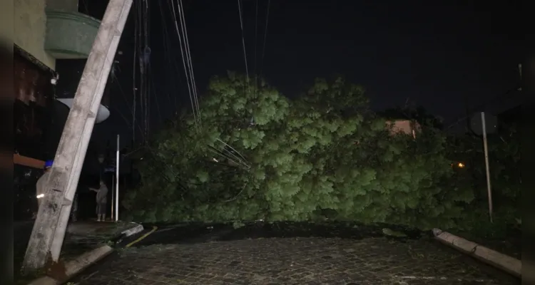 Um dos locais mais atingidos foi o entorno da praça Duque da Caxias, no Centro