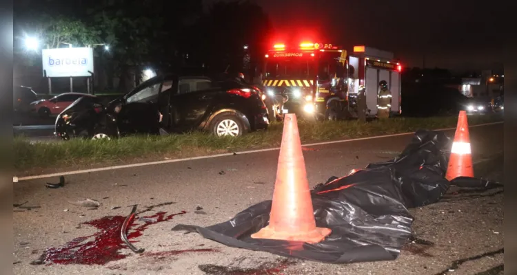 Passageira morre em acidente entre carro e van da 'Saúde' em PG