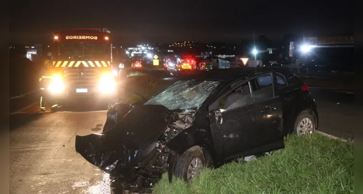 Passageira morre em acidente entre carro e van da 'Saúde' em PG