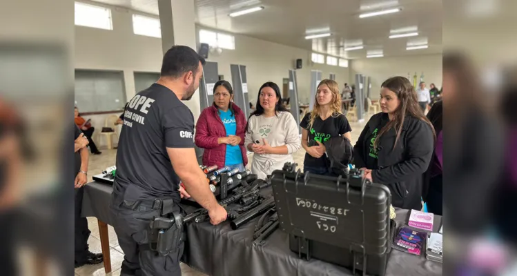 A Polícia Civil do Paraná levou serviços de polícia judiciária e orientação à população palmeirense durante o PCPR na Comunidade, que ocorreu entre os dias 02 e 04 de outubro
