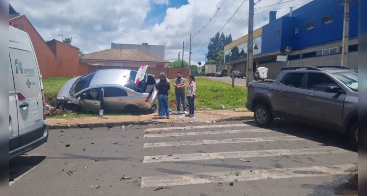 Moradores reclamam que motoristas não respeitam a sinalização existente no local