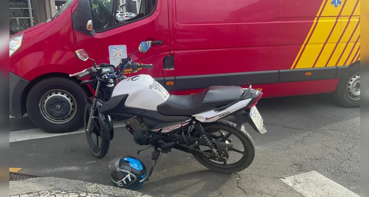 Motociclista teve ferimentos leves e foi encaminhado para a Casa Hospitalar.