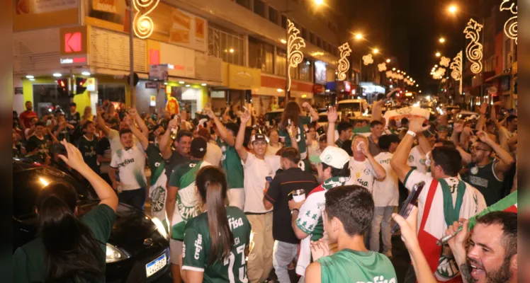 Torcida alviverde celebrou logo após o apito final em Minas Gerais